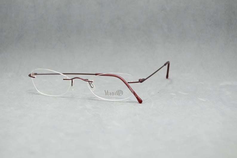 Rimless EyeGlasses TITANIUM 505 07. Dead Stock. Nos Unworn. Unisex Woman. 00s. Garnet. Small cateye. Regular size. 50 18 140 Spec Eyewear image 2