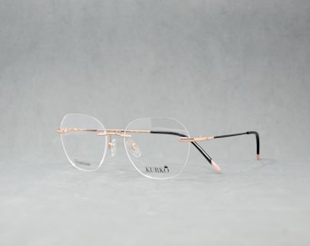 Top Randlose Brille. Reiner Titan ID-Rahmen. Neue Ausgewählte Premium Gläser. Frauen Brillen. Schmetterling. Gold und schwarz. Klassische Mode