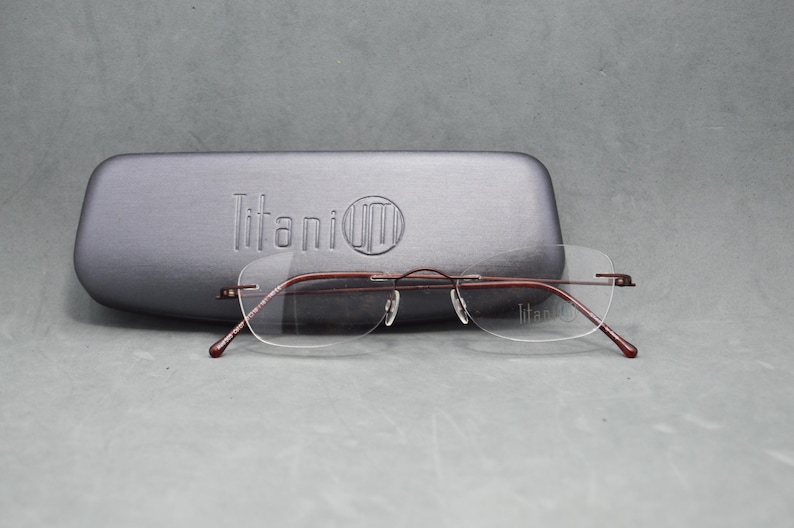 Rimless EyeGlasses TITANIUM 505 07. Dead Stock. Nos Unworn. Unisex Woman. 00s. Garnet. Small cateye. Regular size. 50 18 140 Spec Eyewear image 4