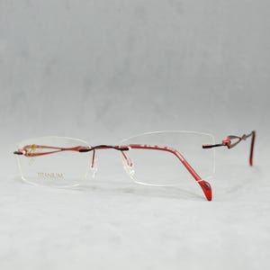 Lunettes de vue sans monture vintage en titane STEPPER 7485 F5093. NSA. Jamais porté. Femme. 00Ss. Rectangulaire. Carré. Lunettes. Rouge et noir brillants.
