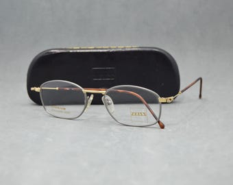 Genuine ZEISS TITANIUM Frame 5684 5110. 00s Germany. Top Vintage Glasses. NOS, Unworn. Unisex. Size 50/19 140. Gold, silver & carey. Square