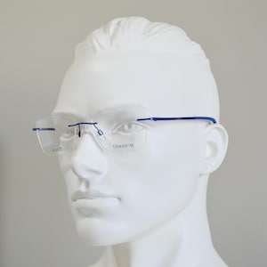 Top Rimless Eyeglasses. Pure Titanium Frame. New Selected glasses. Unisex Eyewear. Rectangular. France Blue. Classic Fashion.