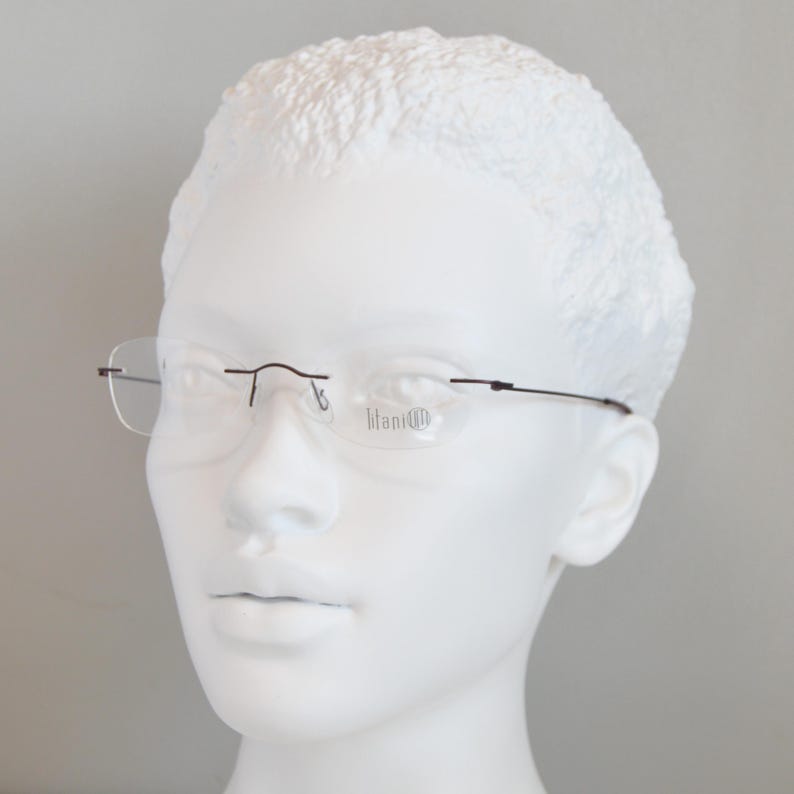 Rimless EyeGlasses TITANIUM 505 07. Dead Stock. Nos Unworn. Unisex Woman. 00s. Garnet. Small cateye. Regular size. 50 18 140 Spec Eyewear image 1