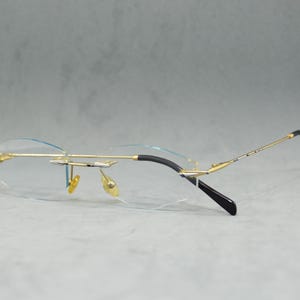 Gafas de sol sin montura vintage chapadas en oro de 22k Amore VIDI VICI Poligonal NOS Forma clásica estrecha Gafas unisex para hombre y mujer Años 80 y 90 Alemania