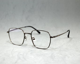 Eyeglasses Eyewear top Japanese Beta-titanium full rim frame. Rx lenses incluide in price. UNISEX man woman square shape grey Cool fashion
