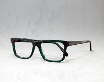 Anteojos Anteojos. Acetato puro de color verde oscuro. Disponible para Rx. Unisex hombre o mujer. Forma cuadrada rectangular. Tamaño regular. moda genial