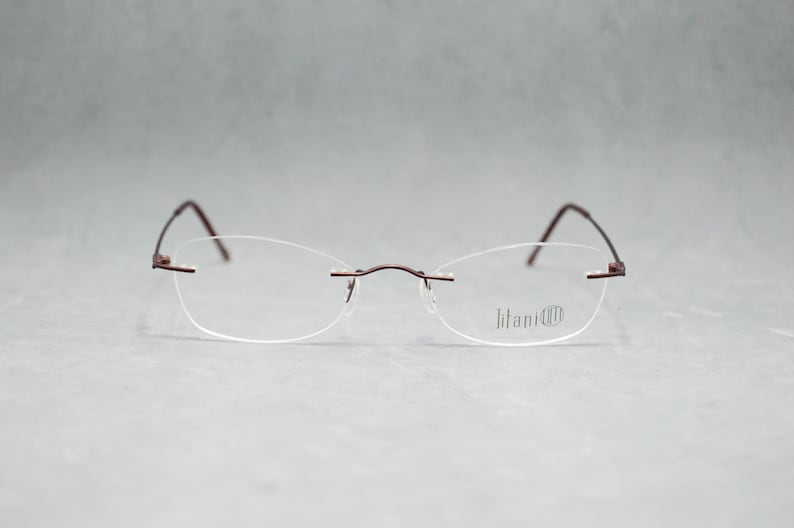 Rimless EyeGlasses TITANIUM 505 07. Dead Stock. Nos Unworn. Unisex Woman. 00s. Garnet. Small cateye. Regular size. 50 18 140 Spec Eyewear image 3