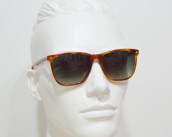 Benetton Unique Vintage Acetate Sunglasses.  Unworn Unisex Man Woman Classic carey Regular size Square Rectangular Gradient Green G-15 lens.