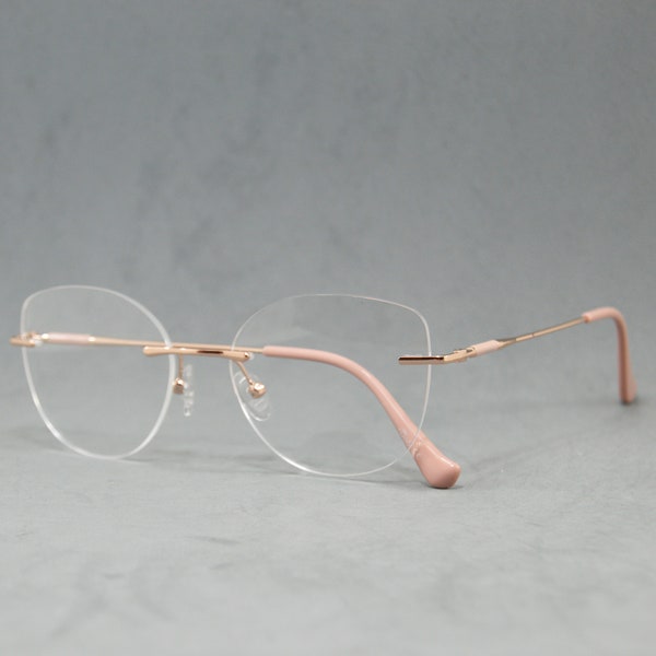 Lunettes de vue Métal sans monture Disponible pour achat. Femme classique élégante. Oeil de chat en forme de papillon Taille régulière. Rose pâle crème doré