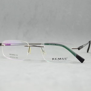 Lunettes de vue sans monture en titane REMSS 1470. Dead Stock. Jamais porté. Carré étroit rectangulaire unisexe homme femme. Lunettes Rx des années 2000. Noir bronze