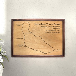 Yorkshire Three Peaks Gravur aus Holz Bild - Minimalistische Landkarte - Solider Rustikaler Stil - Geschenk für Wanderer