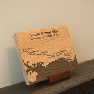 Targa con mappa in legno South Downs Way - Rovere massello e noce - Regalo per escursionisti