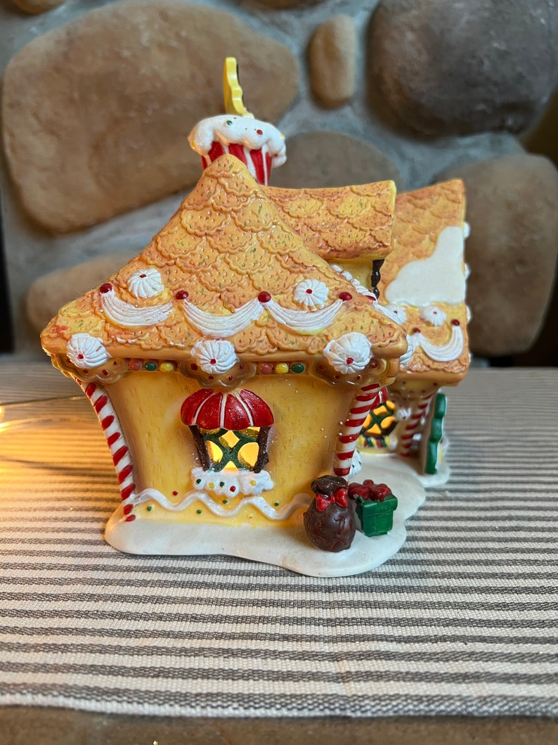 Sugar Plum Valley Limited Edition Lighted Porcelain Gingerbread House, 2001. Celebrations collectible house for Christmas village display image 4
