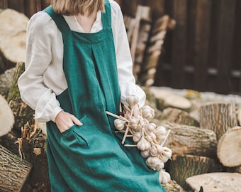 Linen Pinafore apron with large pockets, Emerald green midi cross back square apron, Women's plus size Japanese apron, Sustainable gift