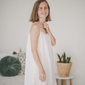 Bridal Linen cami robe, Camisole, Chemise de nuit en lin blanc, Vêtements de nuit pour femmes, Robe de nuit en lin, Robe de soirée slip, Robe de nuit de mariée, Cadeau image 2