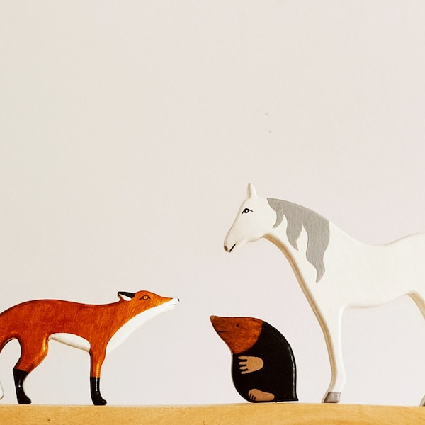 Juego de juguetes de animales de madera: Caballo, zorro y topo hechos a mano en madera de haya.