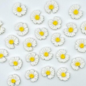 16pcs. Daisy fondant cake topper, daisy cake decoration, cupcakes topper, flower cake topper, cake decorations