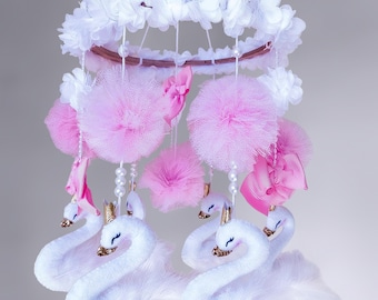 Gepersonaliseerde roze zwaan babymobiel prinses kamer mobiele babykamer meisje vilt decor kerstcadeau voor baby nieuwjaarscadeau voor meisje babyshower