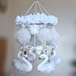 White Swan Baby Mobile, Princess Swan Nursery Decor, Swan Baby Girl Room Decor Baby Shower and Mom Gift Princess Baby Room Decor New Born