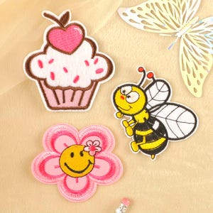 Iron-on Patch – Cupcake, Bee, Flower, Smiley | Cute iron-on appliqués for DIY, clothing & hole patches