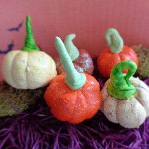 Folk ArtSpun Cotton  5 Tiny Tots  Funky Pumpkins Primitive Halloween Mixed Bright Orange OOAK