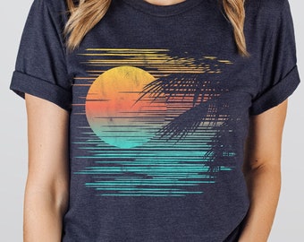Retro Beach Sunset Graphic Tee – Vintage Ocean Design, Lightweight Comfort