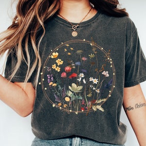 Flower Shirt, Gift For Her, Floral Graphic Tee, Flower T-shirt, Wild Flower Shirt, Wildflower, Cottagecore, Vintage, Comfort Colors, Retro