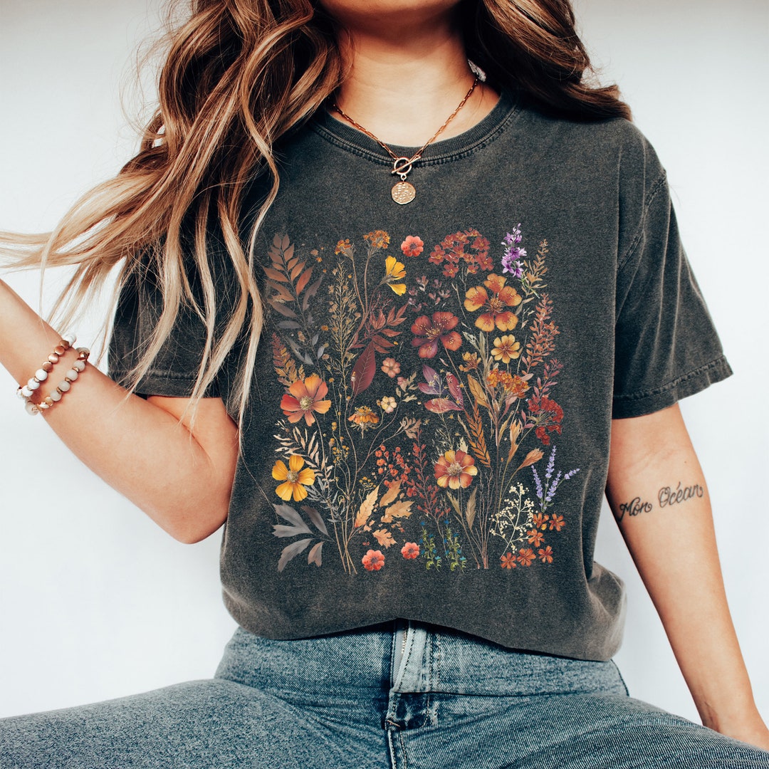 Wildflower Comfort Colors T-shirt, Pressed Floral Design - Etsy