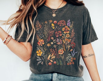 Wildflower Tshirt, Pressed Flowers, Shirt, Floral Tshirt, Flower Shirt, Gift for Women, Ladies Shirts, Best Friend Gift, Comfort Colors