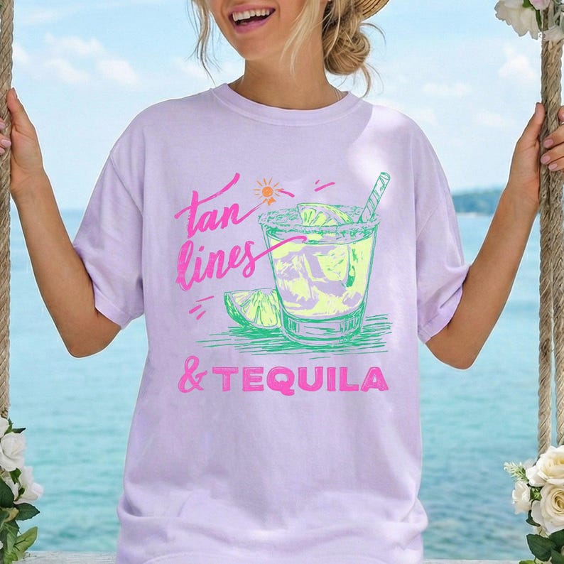 Camiseta con estampado de líneas de bronceado y tequila, lista para la playa con margaritas, vacaciones, sol y diversión veraniega. Colores cómodos. Orchid