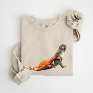 Felpa girocollo Punch the Monkey, maglietta con peluche virale Orango che trascina immagine 5