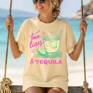 Camiseta con estampado de líneas de bronceado y tequila, lista para la playa con margaritas, vacaciones, sol y diversión veraniega. Colores cómodos. Butter