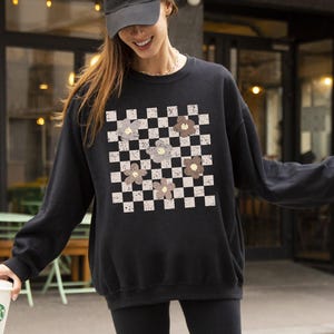Bluza w stylu retro minimalistycznym z motywem kwiatów, kratką, vintage, kwiatowym i stokrotkami