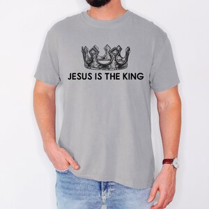 Jesus ist der König, Krone, religiös, christlich, Glaube, Evangelium-T-Shirt, Komfortfarben-T-Stück, Glaubensbasiertes Kleid