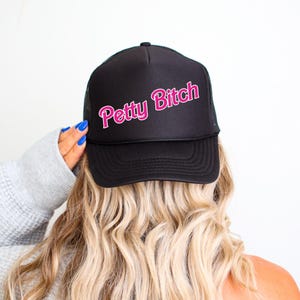 Petty Bitch, Frech, Lustig, Schwarze Snapback Trucker Cap, Otto Grafike Baseball Cap