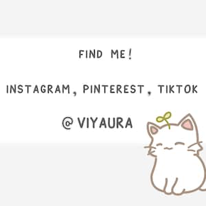 Puede incluir: Encu&eacute;ntrame! Instagram, Pinterest, TikTok @viyaura. Un gato de dibujos animados blanco con una planta verde en la cabeza est&aacute; sentado sobre un fondo blanco.