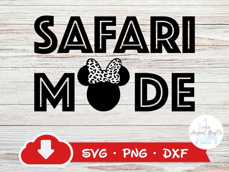 K&ouml;nnte beinhalten: Schwarzwei&szlig;es Grafikdesign mit dem Text "SAFARI MODE" in fetten, umrandeten Buchstaben. Eine schwarze Silhouette von Mickeys Kopf mit einer Schleife im Leopardenmuster ist zwischen den W&ouml;rtern zentriert.