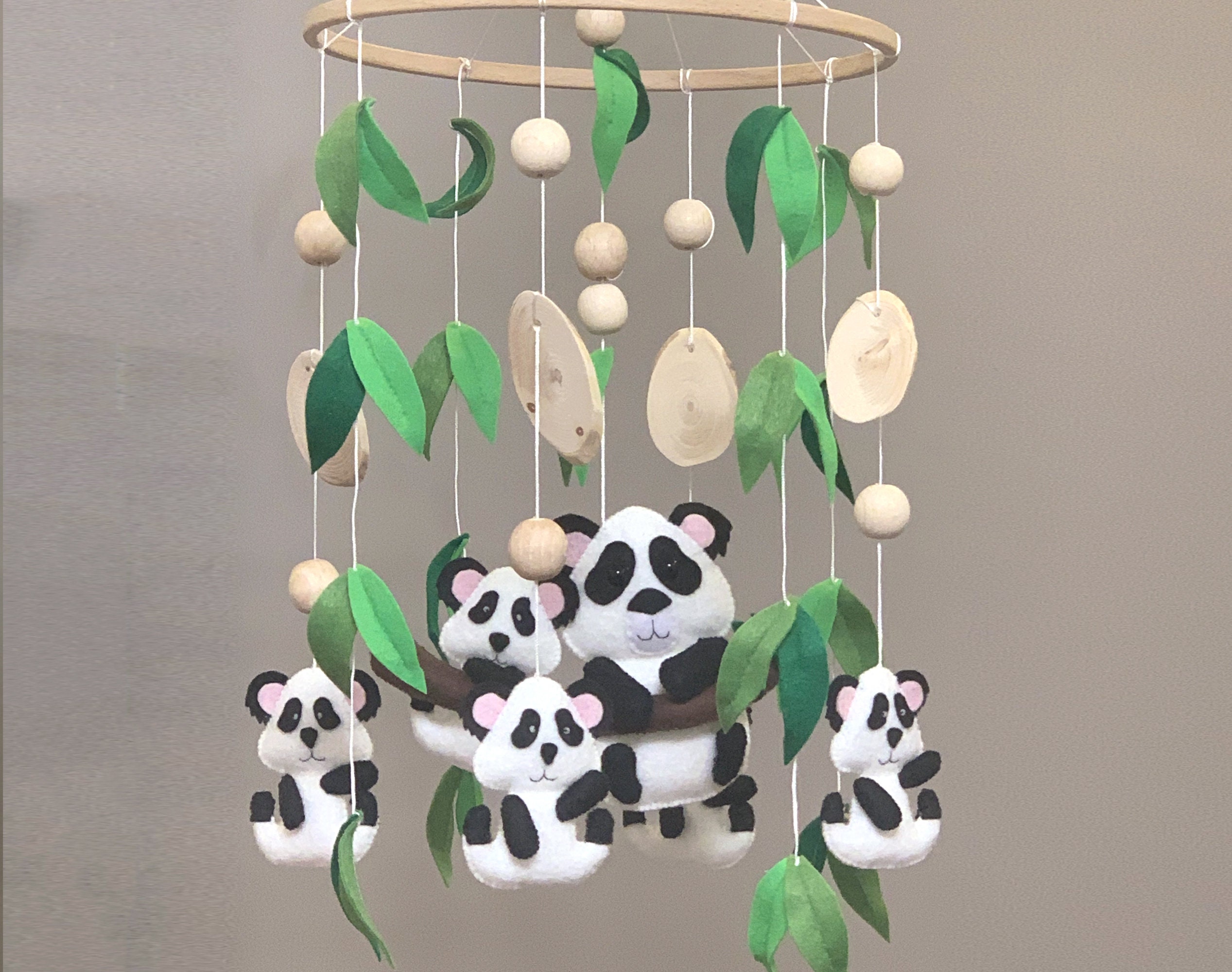 Mobile musical Panda feuilles vertes