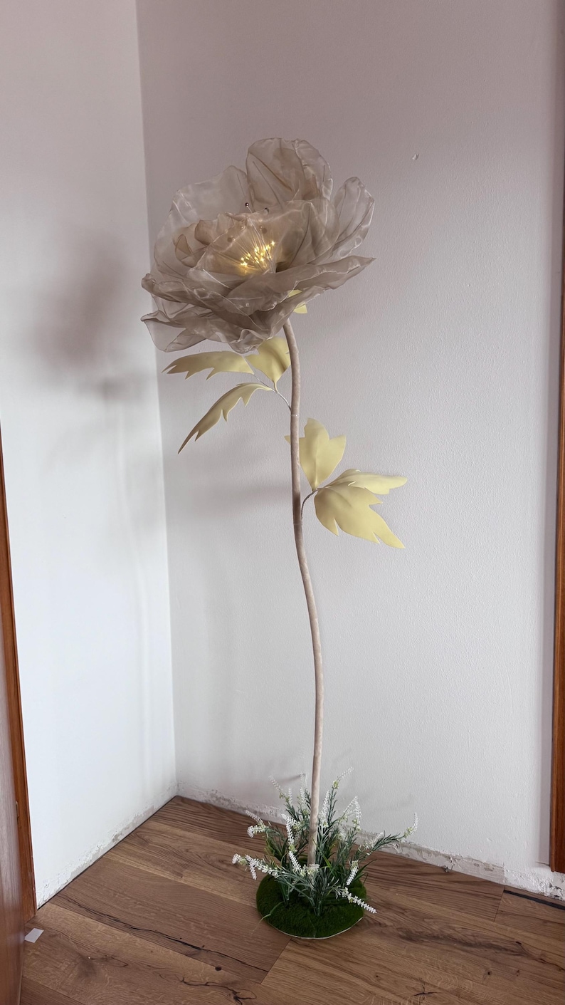 Große handgefertigte Organza-Blume mit Licht – 175 cm – Exklusive Dekoration für moderne Räume image 9