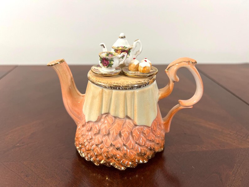 Colección de teteras en miniatura Royal Albert, Old Country Roses Autumn Ladies Teapot