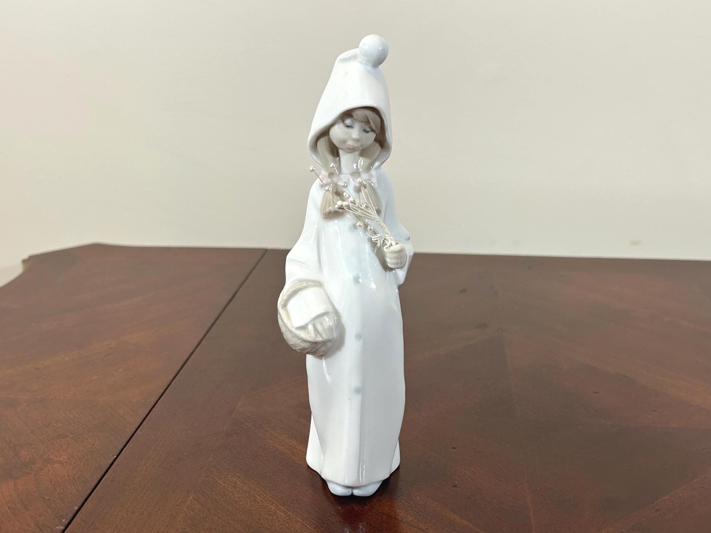 Vintage Lladro Figurine #4678 Shepherd Girl With Basket, Cabinet