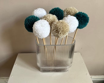 Handgefertigter Pom Pom Blumenstrauß | Buntes künstliches Blumenarrangement | Wohndekor-Geschenk | Blaugrün Beige Weiß | Einzigartige Vasenanordnung |