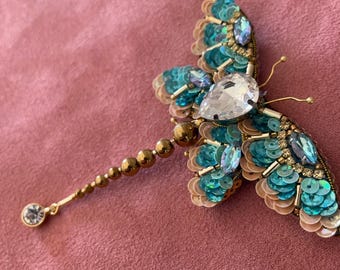 Handmade Dragonfly Brooch, Embroidered Lapel Pin, Gift for Love, Valentines Day, Unique Design, Elegant Accessory, Sparkling Jewellery