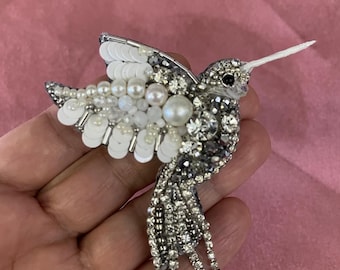 Handmade Hummingbird Brooch, Silver Bird Jewellery, Customized Design, Gift For Love, Embroidered Bird Pin, Elegant Accessory, Animal Brooch