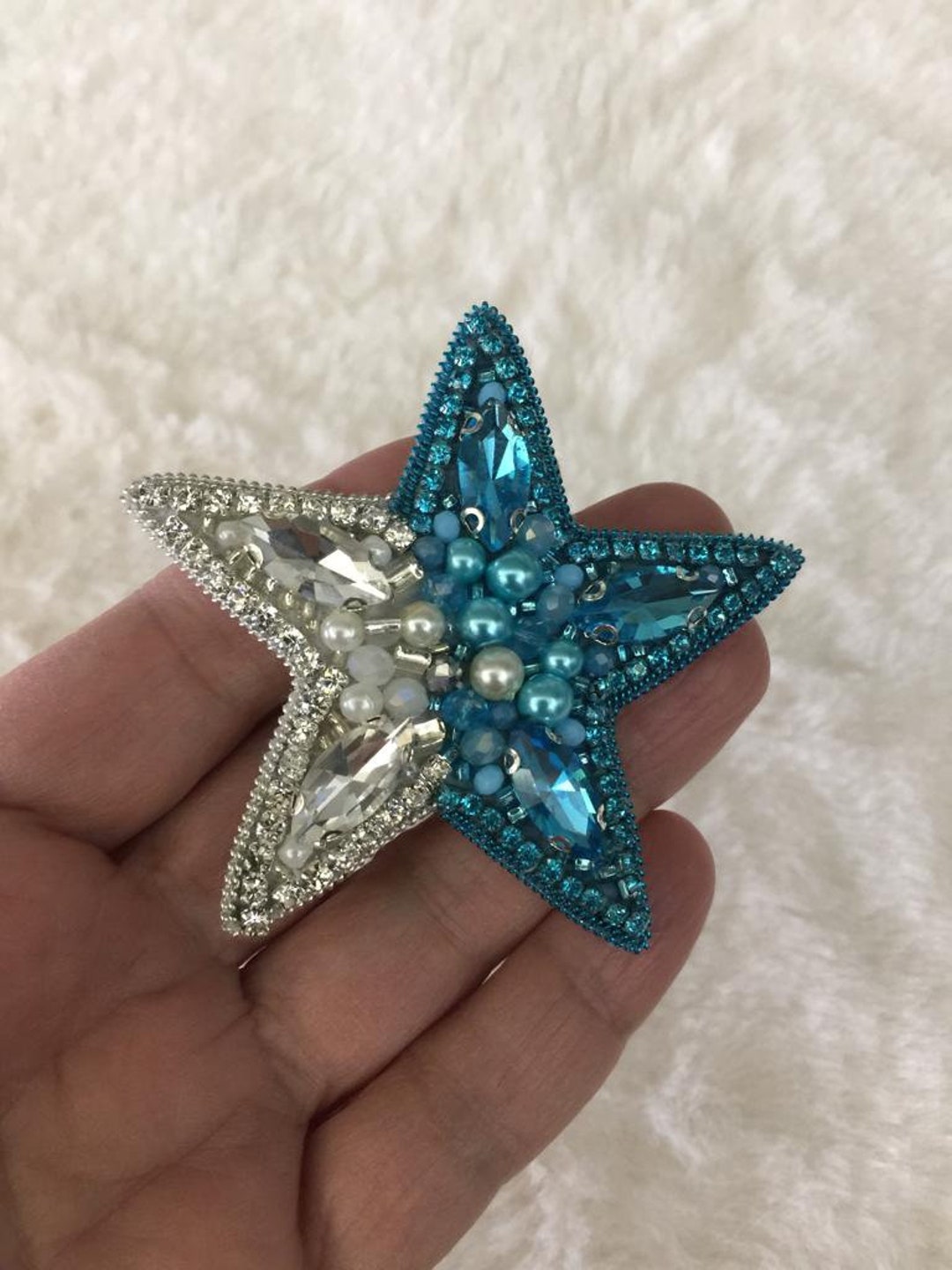 ブルースターブローチ、刺繍ピン、パーソナライズデザイン、愛への