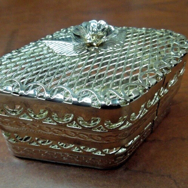 r251 Vintage Rose Diamond Shaped Metal Trinket Jewelry Box Filigree Silver Tone Mesh