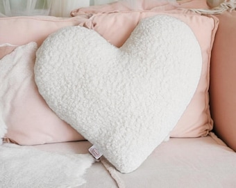 Bouclé Hjärtkudde: Plyschig barnrumsdekoration