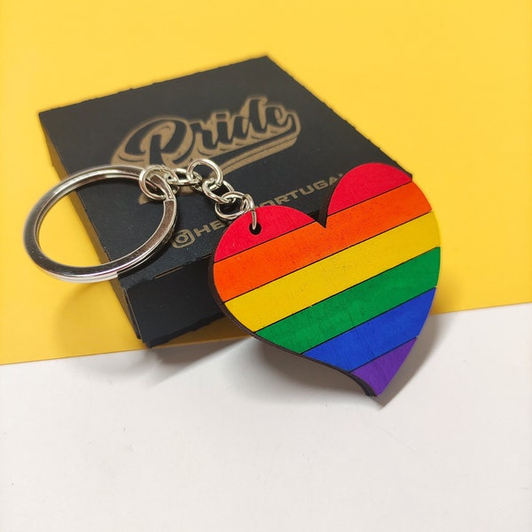 Porte-clés en bois LGBT, LGBTQIAPN+, Cœur Arc-en-ciel, Cadeau pour un ami, Fierté Gay, Journée de la Fierté, pour Elle/Lui, Saint-Valentin