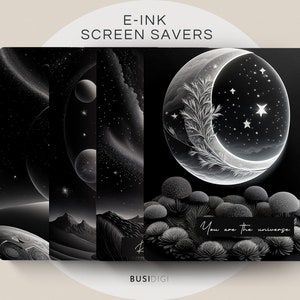 Könnte beinhalten: Ein Satz von fünf Schwarzweiß-E-Ink-Bildschirmschonern mit himmlischen und naturinspirierten Designs. Die Designs beinhalten einen Halbmond mit Sternen, eine Galaxie mit Planeten und einen Wald mit Pilzen. Der Text "You are the universe" wird auf einem der Bildschirme angezeigt.