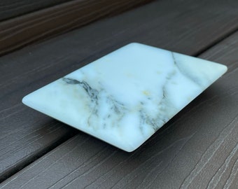 Wit marmeren “zwevende” zeepbakje met afgeronde hoeken (Calacatta goud)